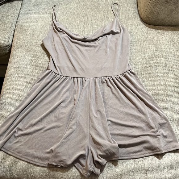 Urban Outfitters Romper - Picture 2 of 6